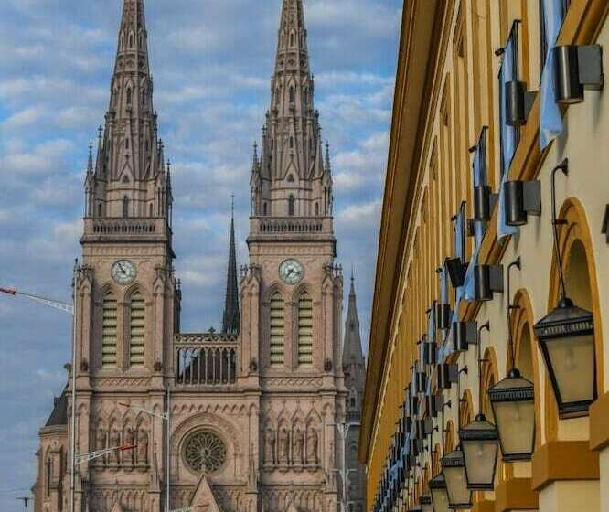 شقة إدارية غرفة واحدة, Lujan Homes