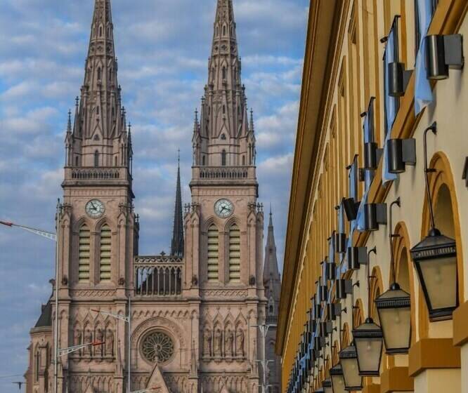 شقة إدارية غرفة واحدة, Lujan Homes