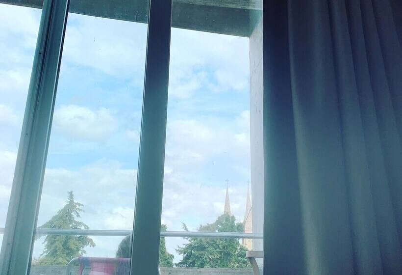 شقة إدارية غرفة واحدة, Lujan Homes