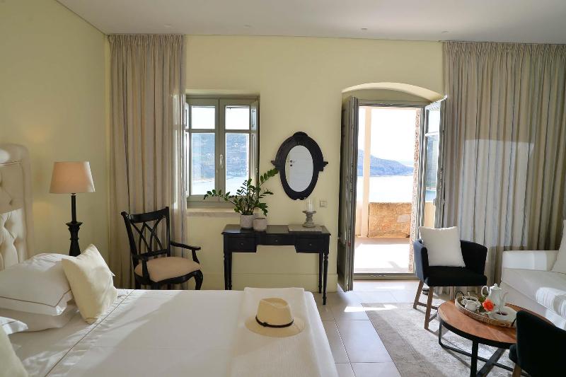 סוויטת ג'וניור נוף לים, Akrolithi Boutique