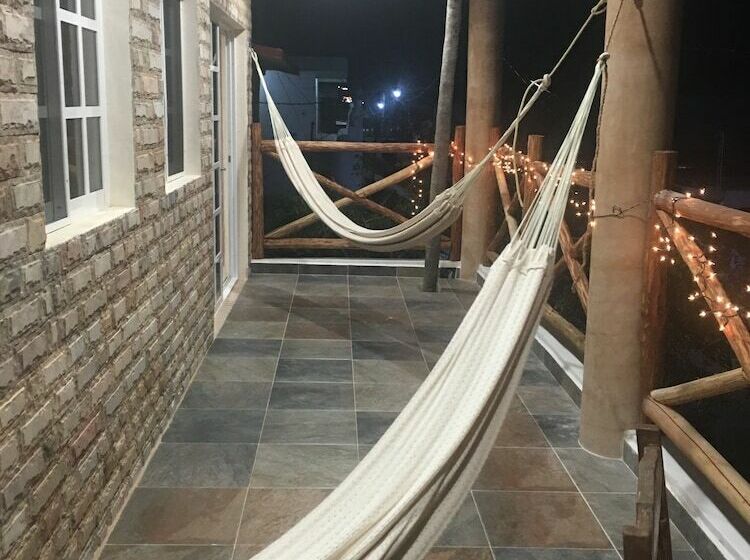 Családi Suite, Mi Viejo Chit