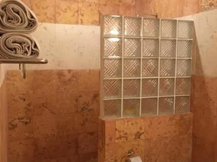 Családi Suite, Mi Viejo Chit