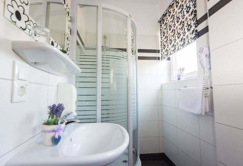 Номер Стандарт в Мансарде, Villa Sandi   Free Parking