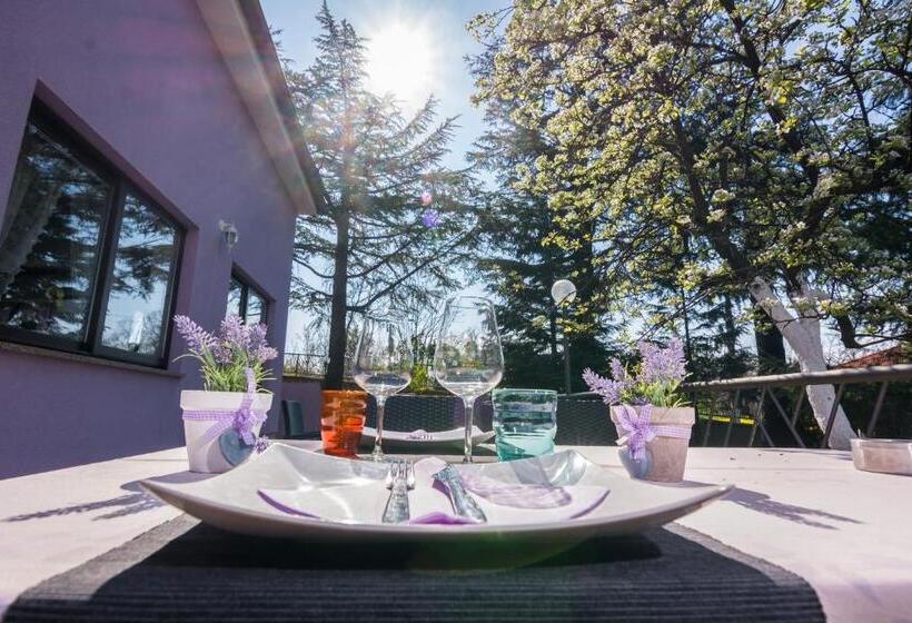 Habitaci�n Est�ndar Abuhardillada, Villa Sandi   Free Parking