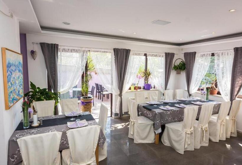 Номер Стандарт в Мансарде, Villa Sandi   Free Parking