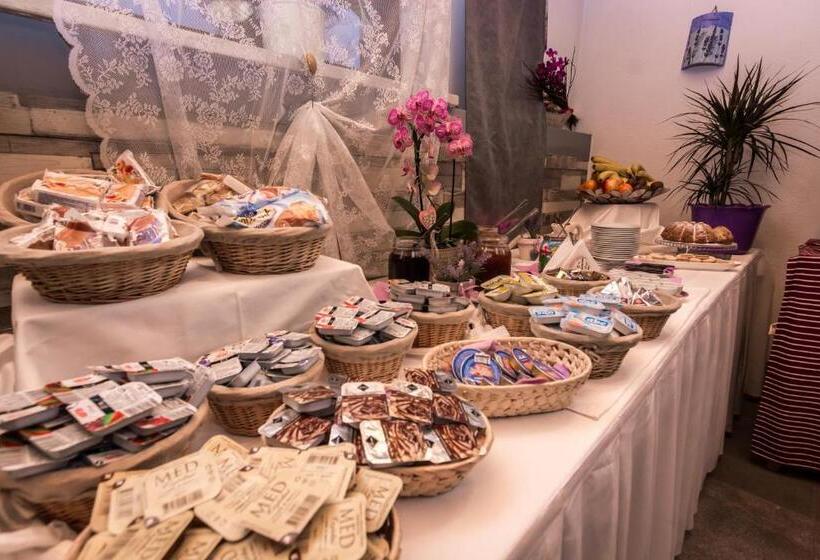 Номер Стандарт в Мансарде, Villa Sandi   Free Parking