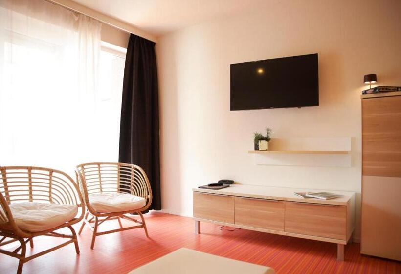 דירת חדר, Alfa Inn