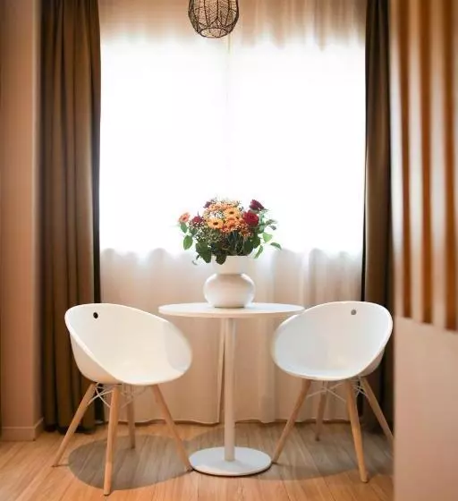ジュニアスイート, Alfa Inn