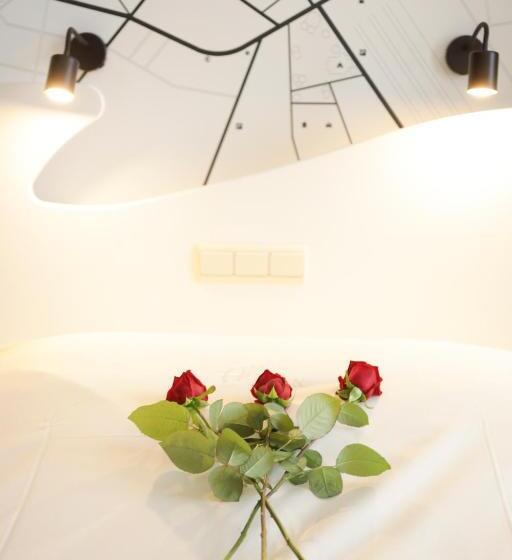 חדר אקונומי, Alfa Inn