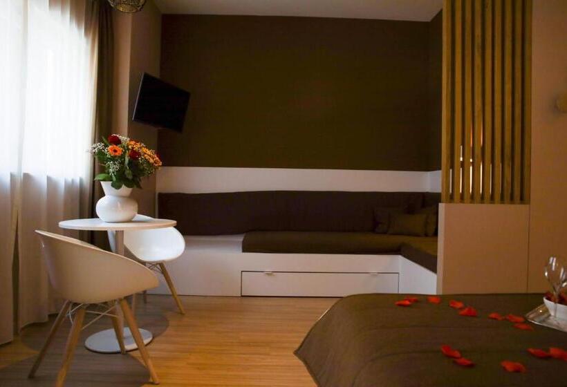 Полулюкс, Alfa Inn