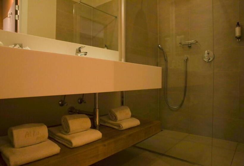 סוויטת ג'וניור, Alfa Inn