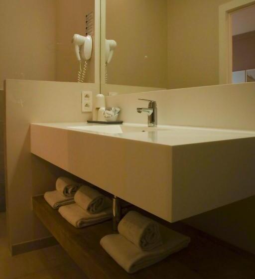 סוויטת ג'וניור, Alfa Inn