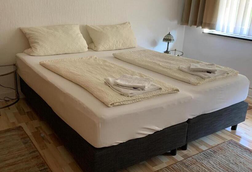 דירת שני חדרים, Am Freihafen