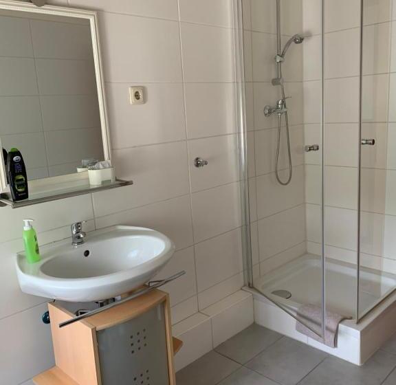 דירת שני חדרים, Am Freihafen