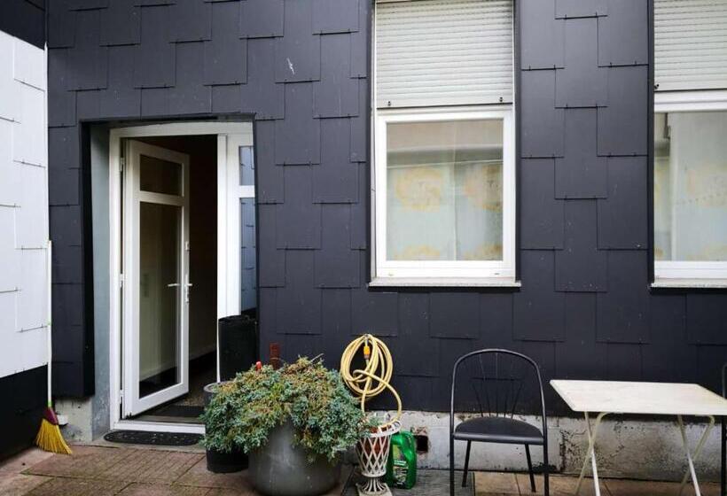 חדר משפחתי, Am Freihafen