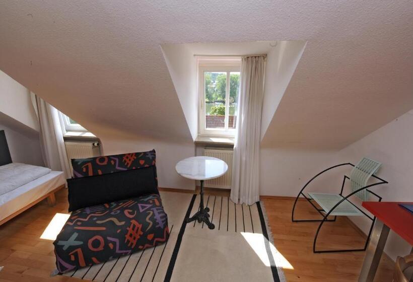 컴포트 싱글 룸, Am Main