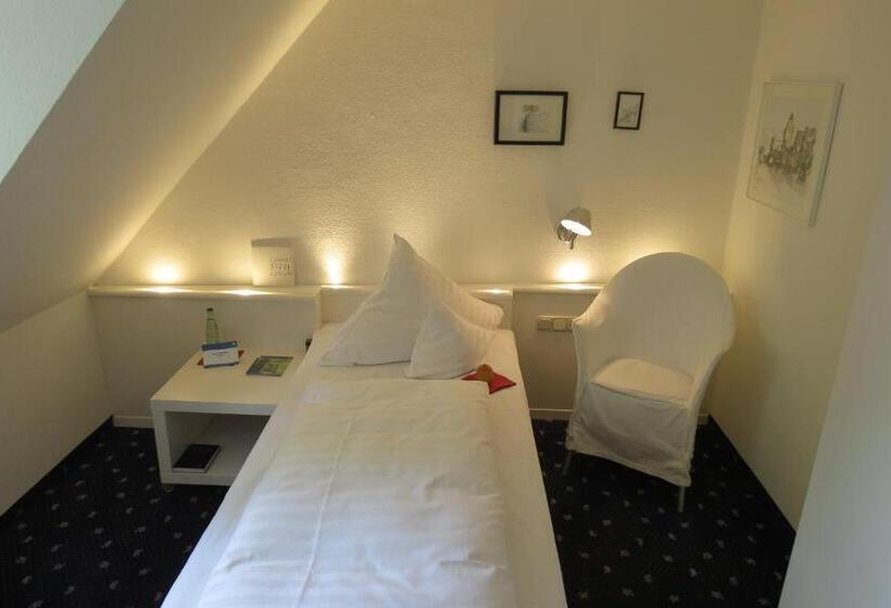 컴포트 싱글 룸, Am Main