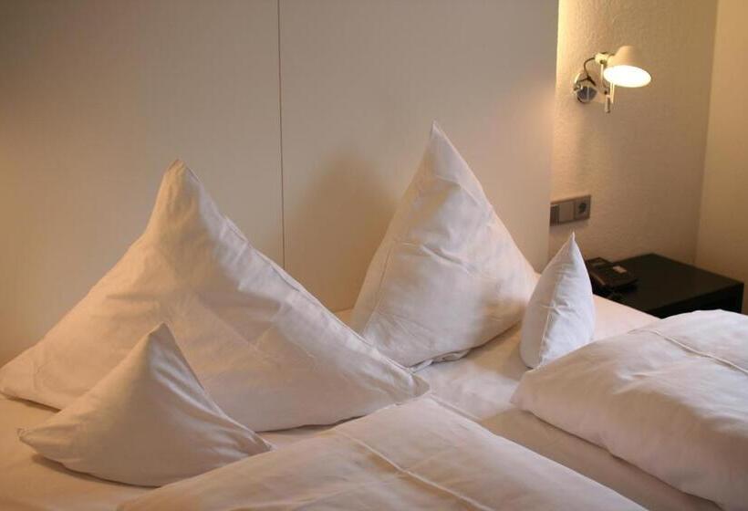 4인용 스탠다드 룸, Am Main