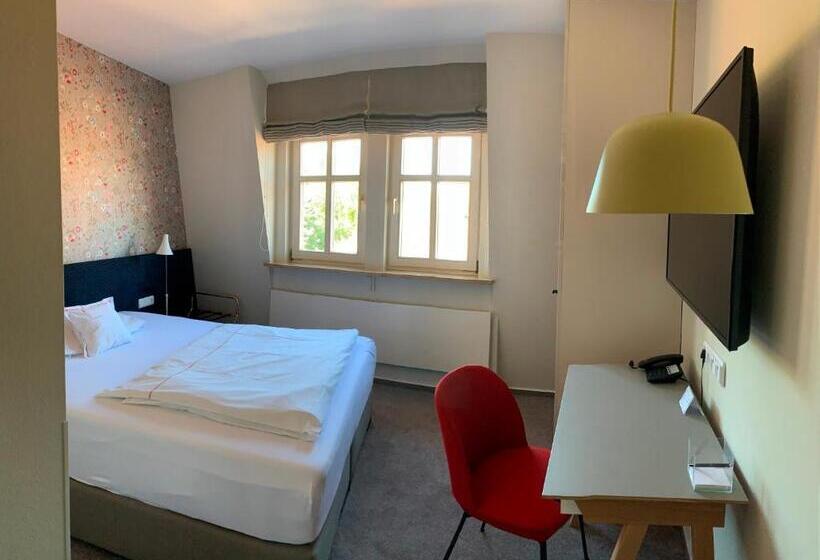 基本间, Am Torturm