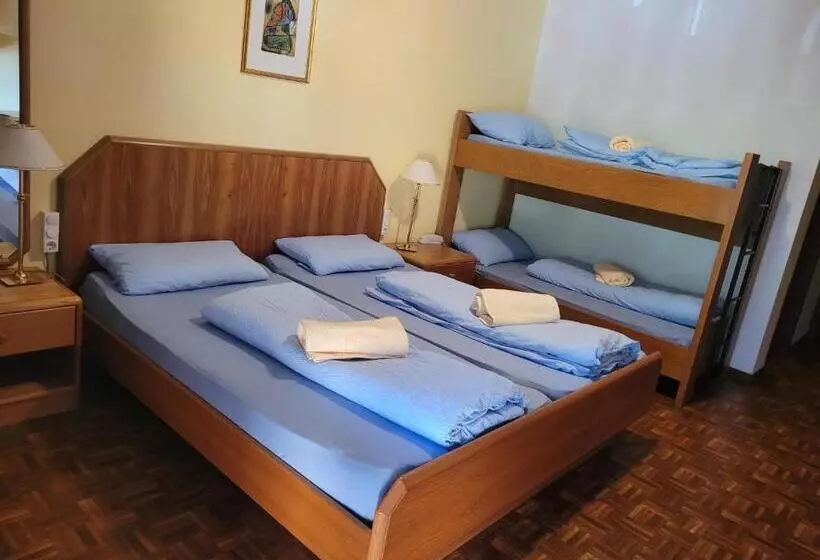 Standard Neljän Hengen Huone, Appartements Pension Sonia