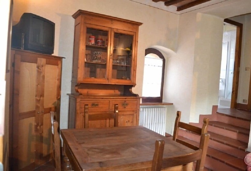 شقة غرفتين, Castel Pietraio