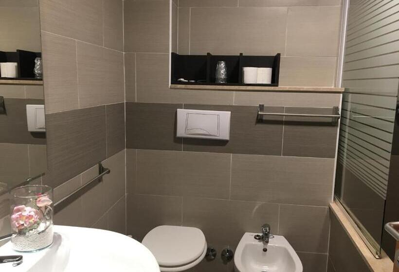 标准三人间, Corallo