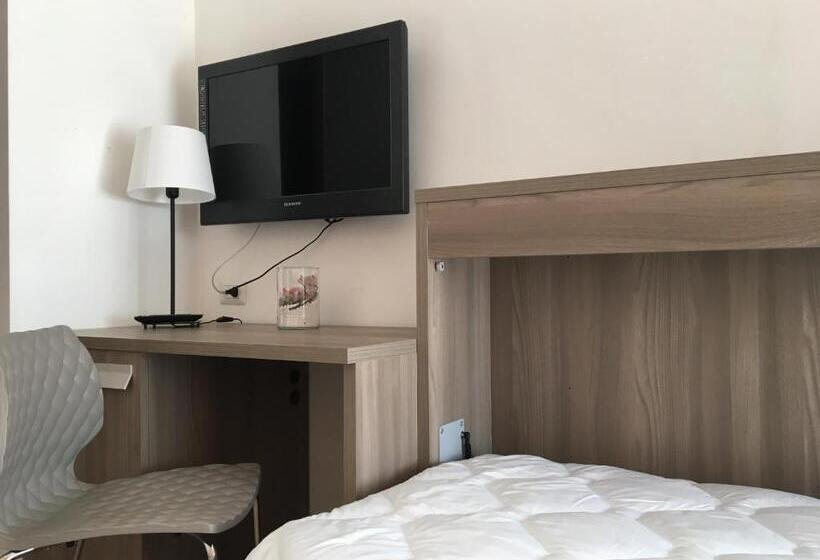 四人标准间, Corallo