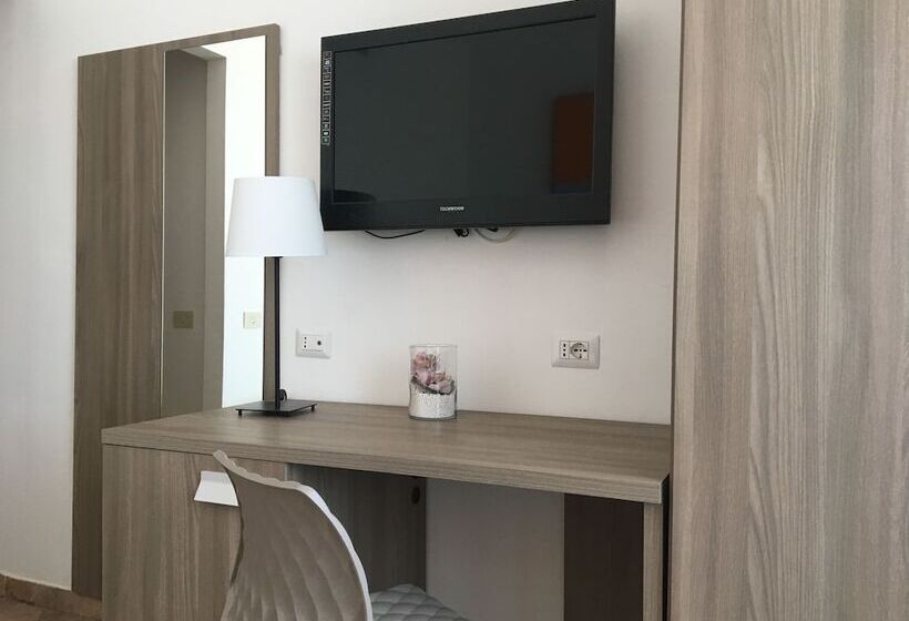 标准三人间, Corallo