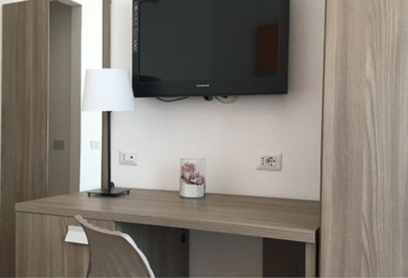 标准三人间, Corallo