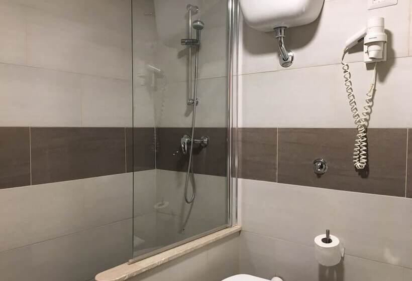 四人标准间, Corallo