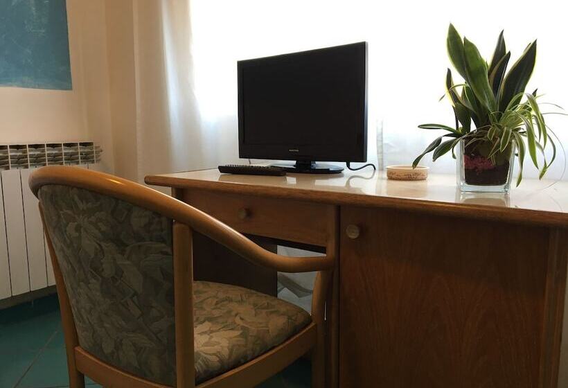 标准单人间, Corallo