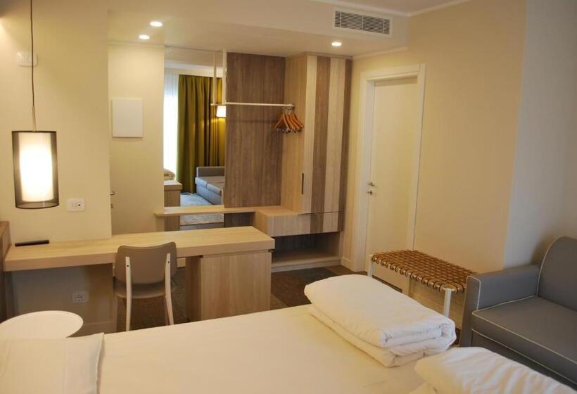 Полулюкс с Балконом, Europa