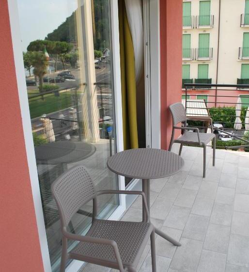 Полулюкс с Балконом, Europa