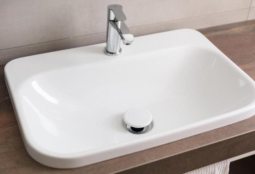 Полулюкс с Балконом, Europa