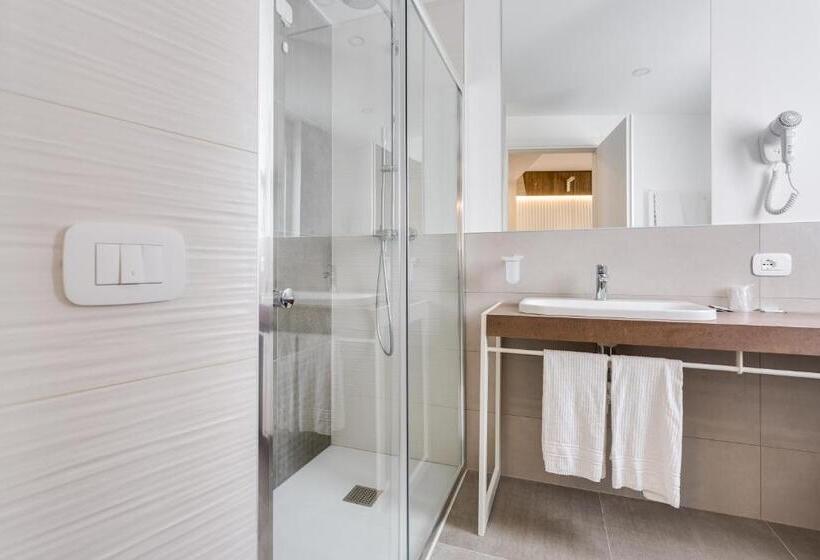 Полулюкс с Балконом, Europa