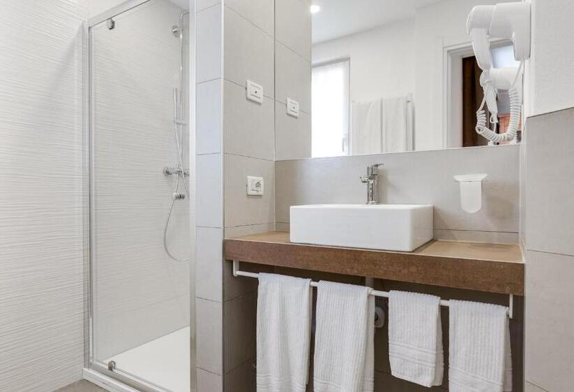 Номер Superior, Europa