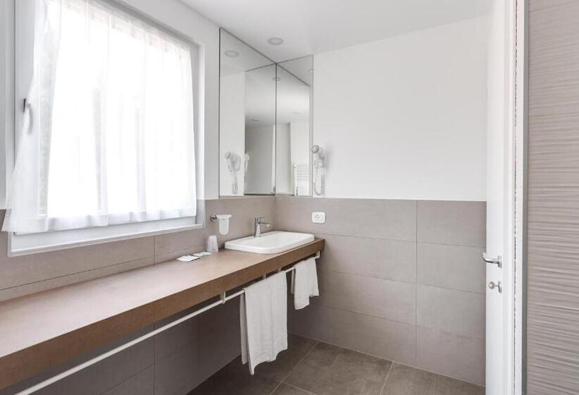 Номер Superior, Europa