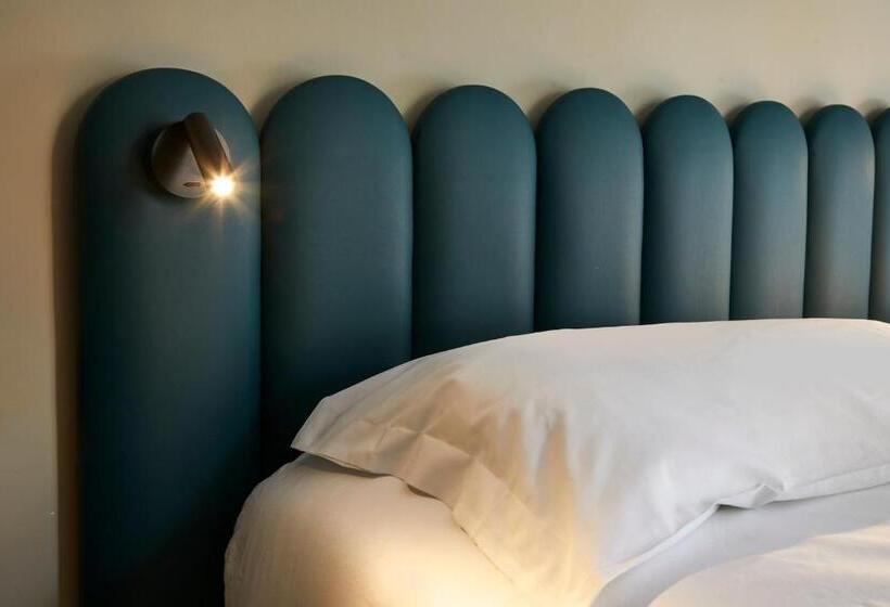 Номер Стандарт, Europa