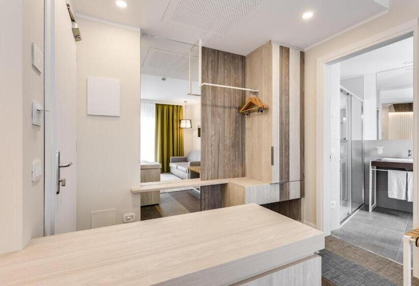 Полулюкс с Балконом, Europa