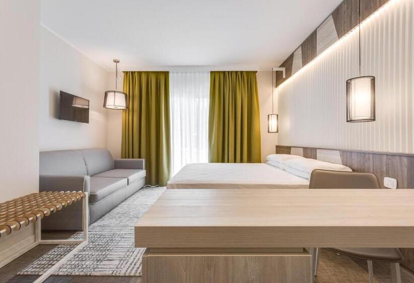 Полулюкс с Балконом, Europa