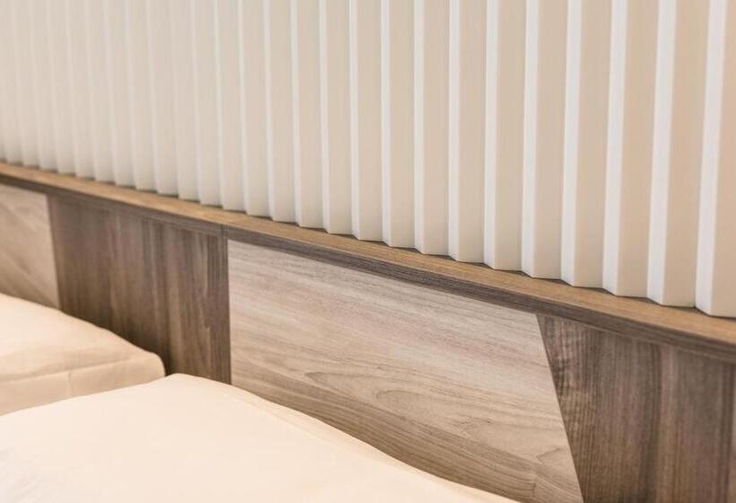 Полулюкс с Балконом, Europa