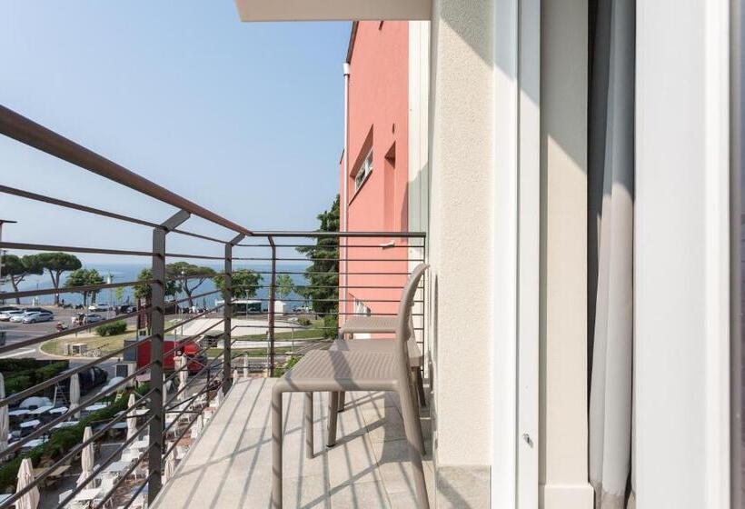 Номер Superior, Europa