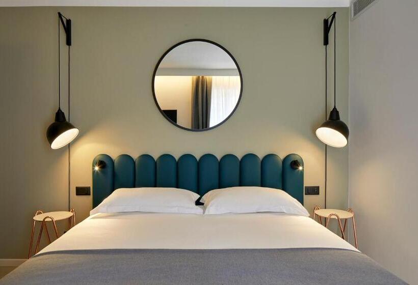 Номер Стандарт, Europa