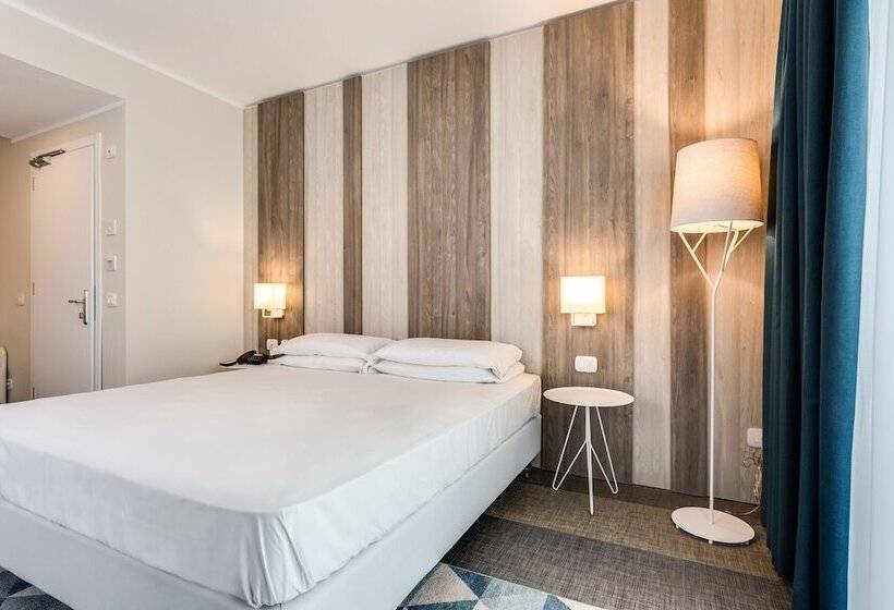 Студия Deluxe, Europa