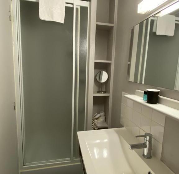 Номер Стандарт Трехместный, Hôtel Céline   Hôtel De La Gare