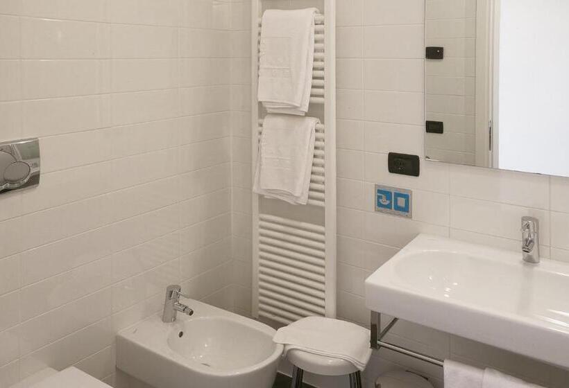 جناح جونيور مطل علي البحيرة, Lido