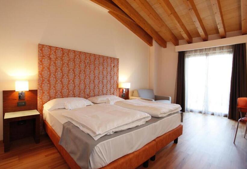 جناح جونيور مطل علي البحيرة, Lido