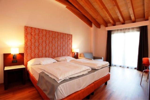 جناح جونيور مطل علي البحيرة, Lido