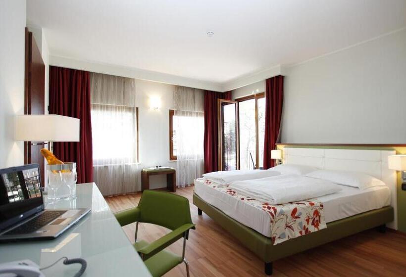 جناح جونيور مطل علي البحيرة, Lido