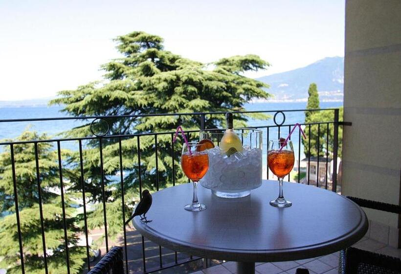 جناح عائلي, Lido